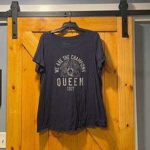 Queen Torrid tee Sz 2